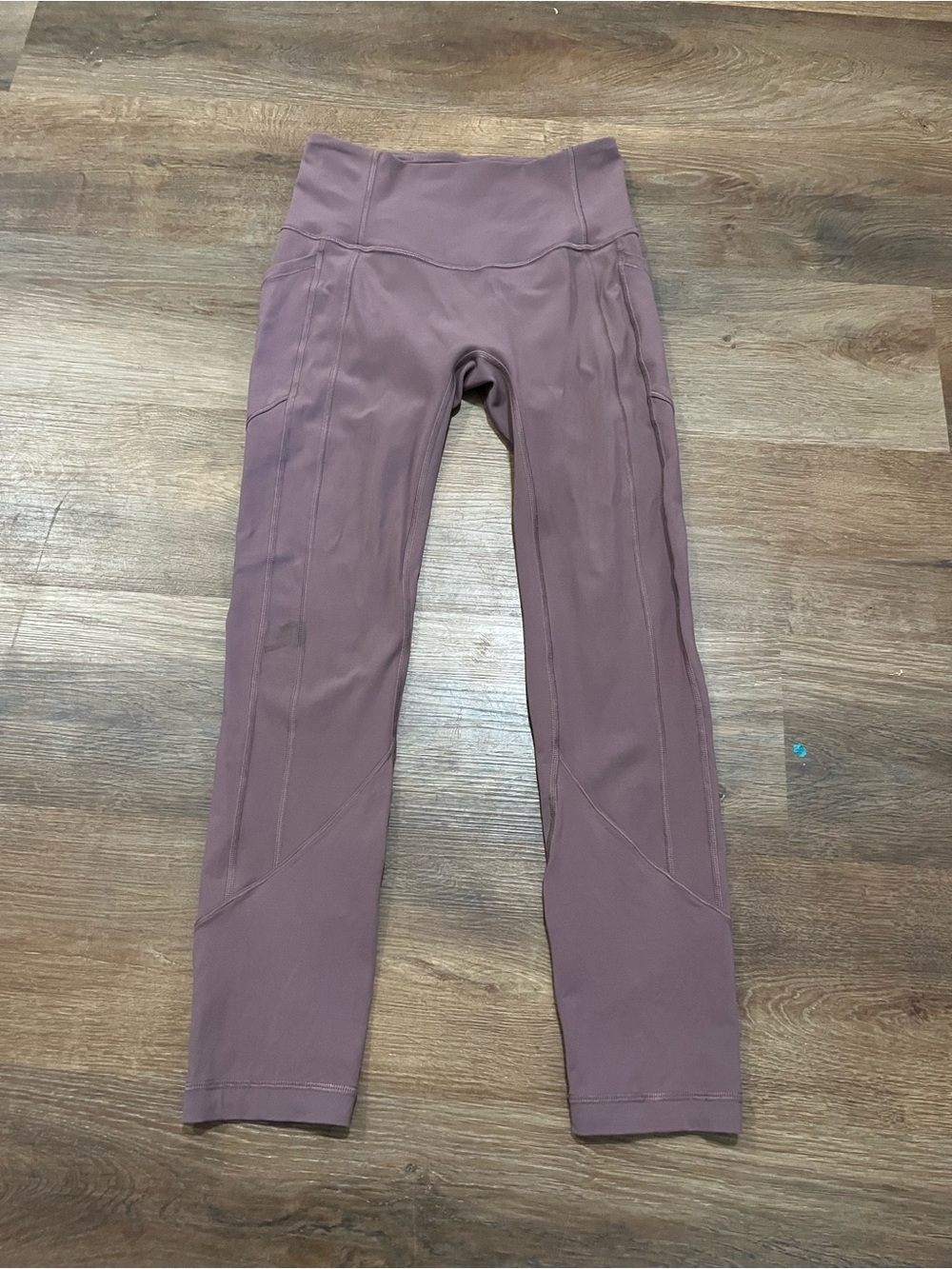 Lululemon All The Right Places Crop II | Light Purple |Size 4 | Cropped Leggings